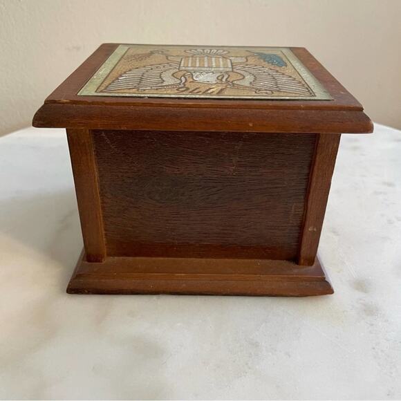 Vintage set of 8 wooden coasters in wooden box Colonial Eagle gold - Picture 7 of 8